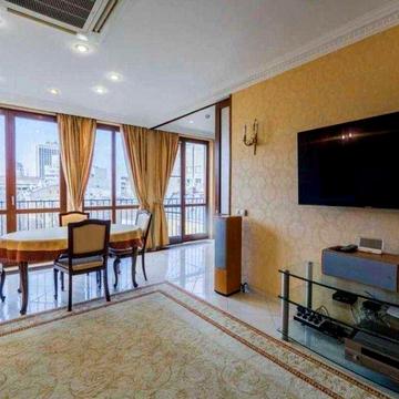 Олеся Гончара вул., 14/26