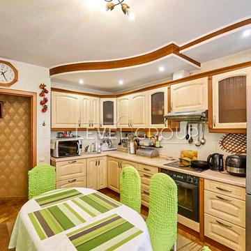 Святошинська пл., 1