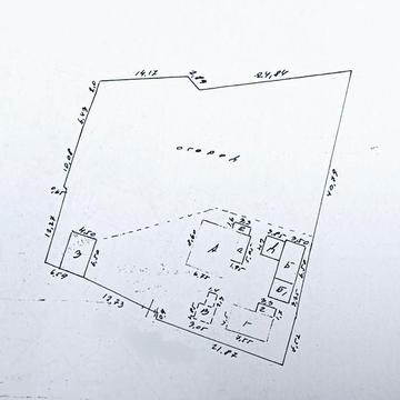 Продаж будинку з гаражем із земельною ділянкою поруч центру міста