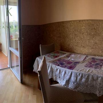 Академіка Євгена Лазаренка вул., 38