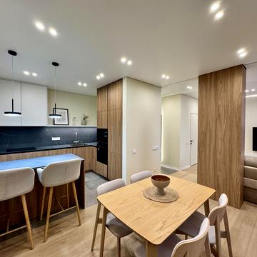 Салютна вул., 2-Б