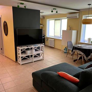 Василя Іваниса вул. (Миколи Матеюка), 5