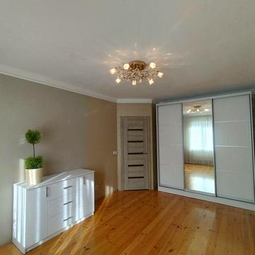 Виставка. Затишна 2к оселя в новому будинку.