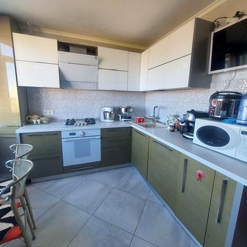 Олексія Вадатурського вул. (Маршала Малиновського), 37