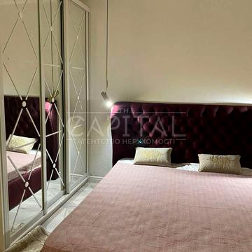 Макіївська вул., 10