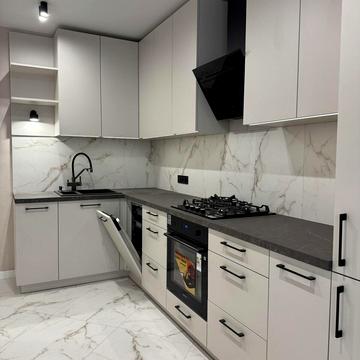 Молодіжна вул., 10