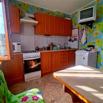 Чарівна вул., 38