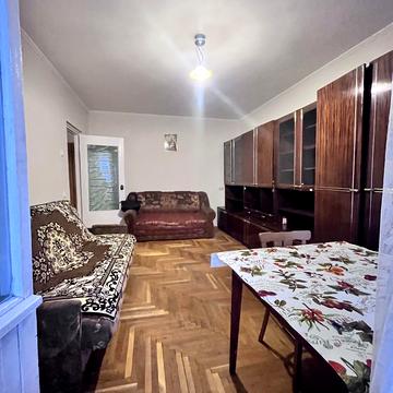 Василя Симоненка вул., 7