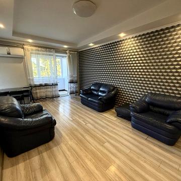 Угорська вул., 27