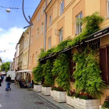 Лесі Українки вул., 14