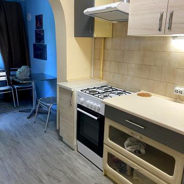 Небесної Сотні просп. (Маршала Жукова), 33