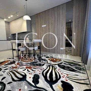 Велика Васильківська вул. (Червоноармійська), 1