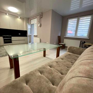 Під Голоском вул., 8