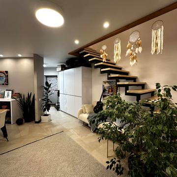 Університетська вул., 1-В