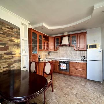 Раїси Окіпної вул., 10