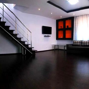 Вишнева вул.