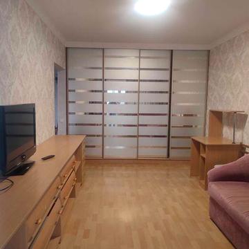 Здам простору 1 кв на початку Троєщини, без комісії