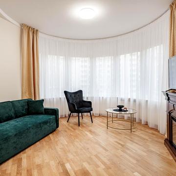 Дмитрівська вул., 69