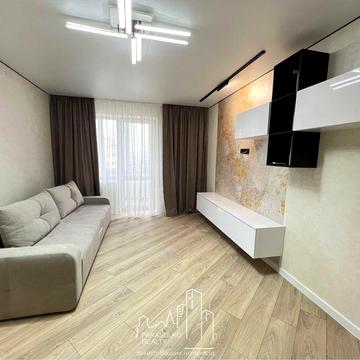 Продам новеньку 2-кімнатну квартиру на Мікрорайоні!