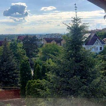 Будинок, по вул. Кошицька, 560 м²