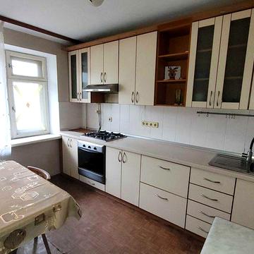 вул. Ак. Білецького 10. Відрадний. Медмістечко