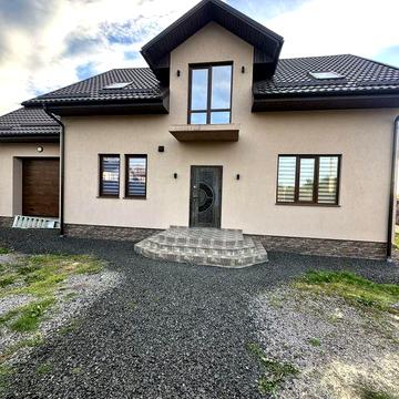 Будинок з гаражем с. Підгайці ( Луцький р-н)