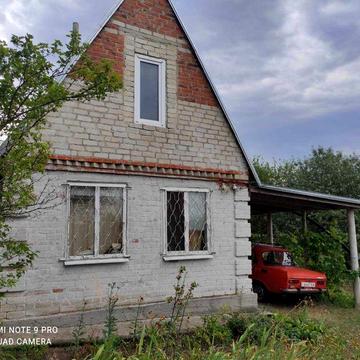 Садовий будинок з ділянкою