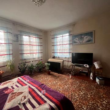 Хутірська, 90