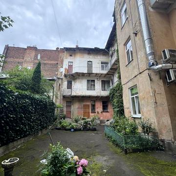 Джерельна вул., 39