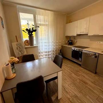 Академіка Заболотного вул., 15-Б