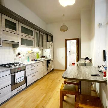 Академіка Олександра Богомольця вул., 2