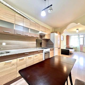 Квартира кухня/ студіо і спальня на Дружбі