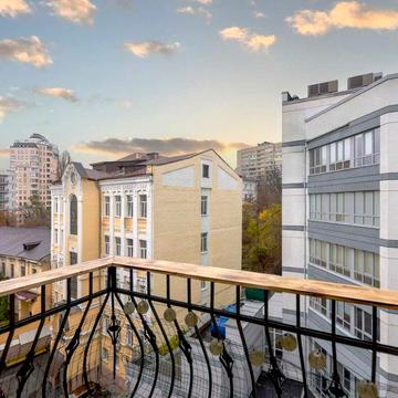 ЦЕНТР! Є ЛІФТ! Продаж Квартири 140 кв.м. Саксаганського 70-Б. без%