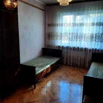 Продається простора 3-кімнатна квартира на вул. Рональда Рейгана 14/33