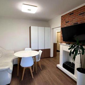 Трикімнатна . Повністю укомплектована.Драгоманова вул., 12-А.