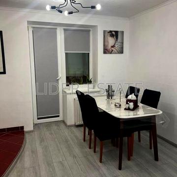 Продається квартира з 3 кімнатами, 6/6 поверх, 81 м², Мукачево