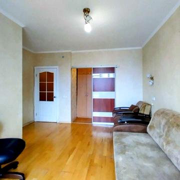 Затишна тепла 1-кімнатна квартира метро Дарниця, пр. Соборності 14