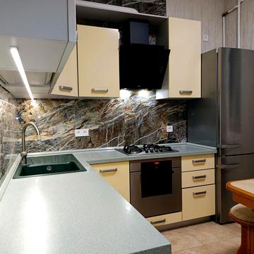 Єреванська вул., 7