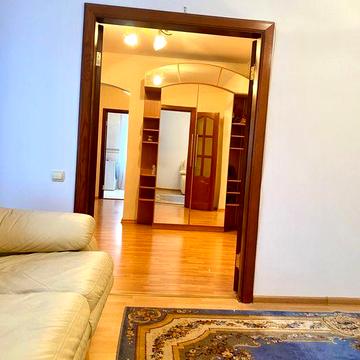 Вишукана 3-кім.кв. у центрі, ремонт, дорогі меблі, техніка, утеплена.