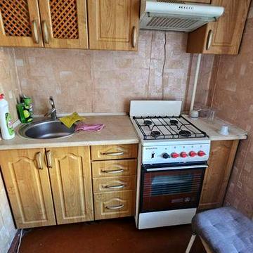 Вільна з 1 грудня 1кім. квар.в гарному житл. стані вул. Г.Сталінгра