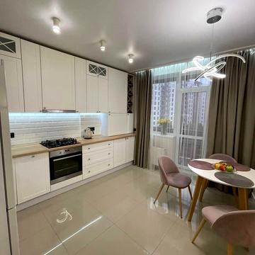 Героїв Небесної Сотні просп., 16/4