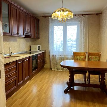 Тетяни Яблонської вул., 6