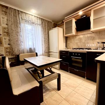 Святошинська вул., 6