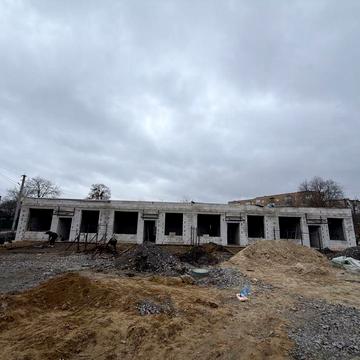 Одноповерхові таунхауси , на стадії будівництва