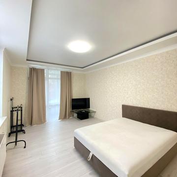 Феодосійська вул., 2-Л