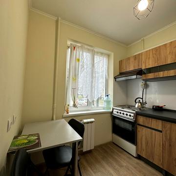 Дніпровська набережна вул., 9