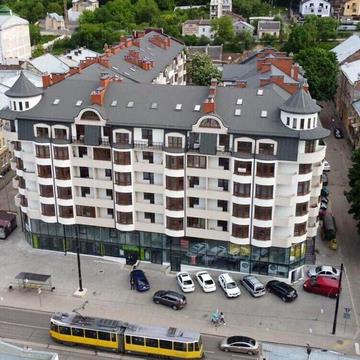 Богдана Хмельницького вул., 76