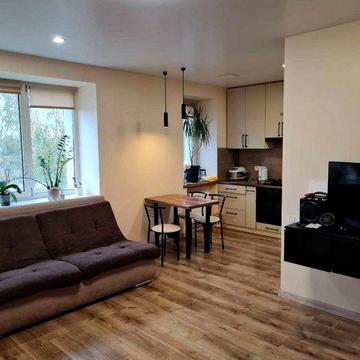 Продам 2 кімн. квартиру . 2/9 цегл. будинку.  РЕМОНТ. 44500