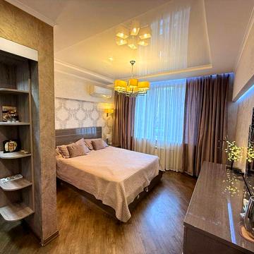 Центр! Університет, Золоті ворота! Дмитрівська, 2