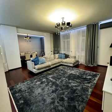 Шовковична вул., 32